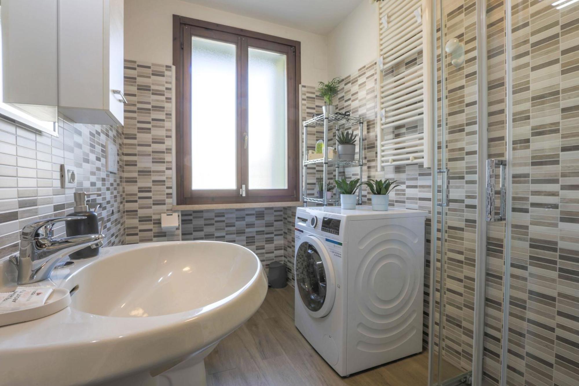 Elegant Apartment: Free Netflix, Wi-fi & Parking Apartment *