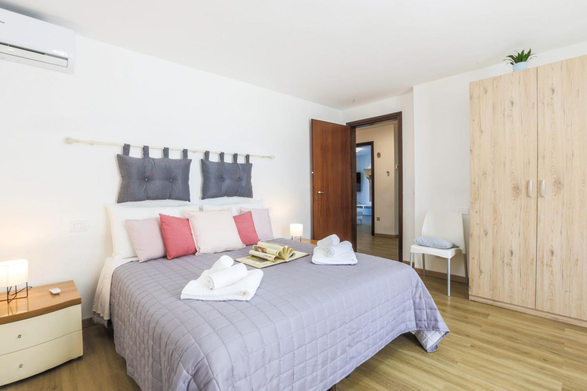 Apartment Elegant Apartment: Free Netflix, Wi-fi & Parking